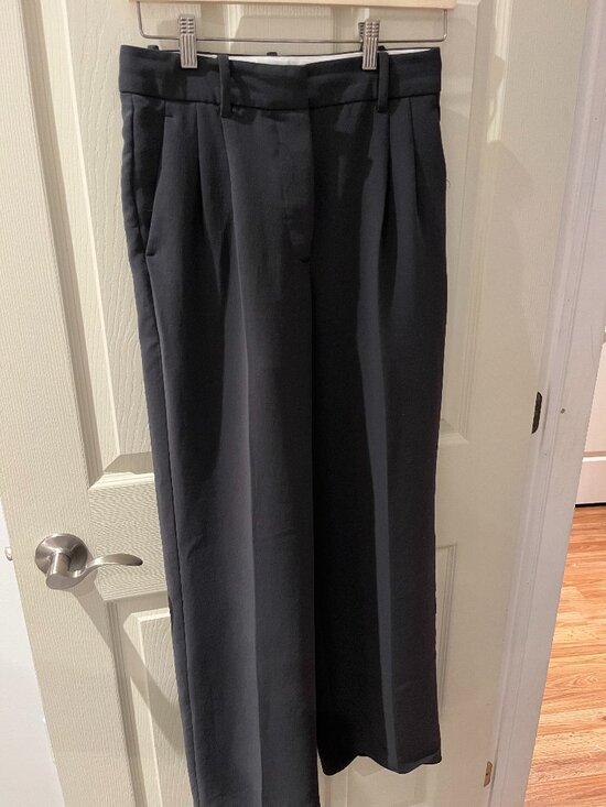Effortless grey pants Aritzia size 4 - Picture 1 of 3